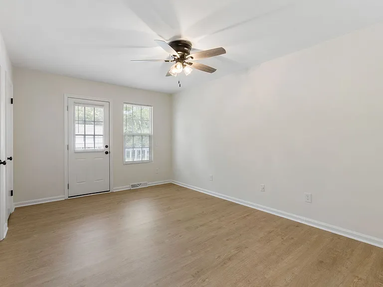 270 Fleming Rd #B — Photo 14
