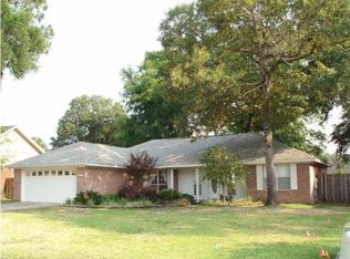 1813 Donegal Dr, Cantonment, FL 32533