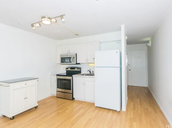 3045 Ala Napuaa Pl APT 813, Honolulu, HI 96818