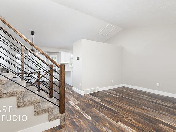 5th image of 704 W Vahe St