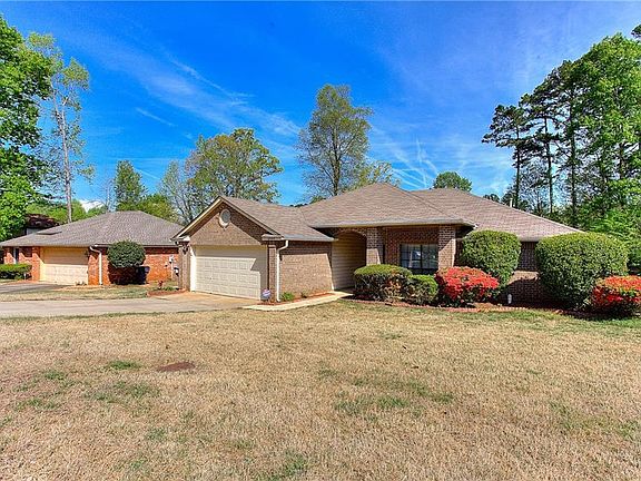2nd image of 1371 Shady Cove Ln