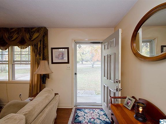 5th image of 135 Charles Dr