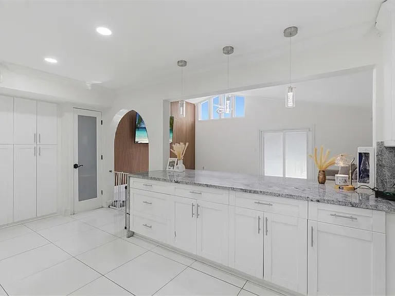 6611 N Hale Ave — Photo 11