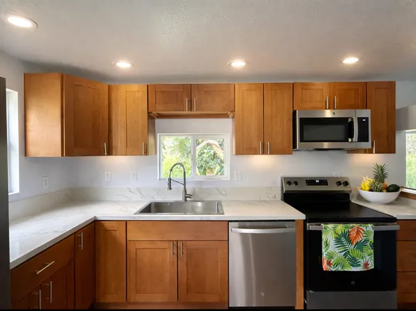 82-6136 Road D, Captain Cook, HI 96704