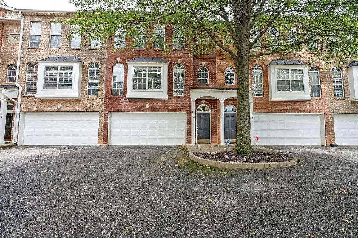 568 Fraser St SE photo 1