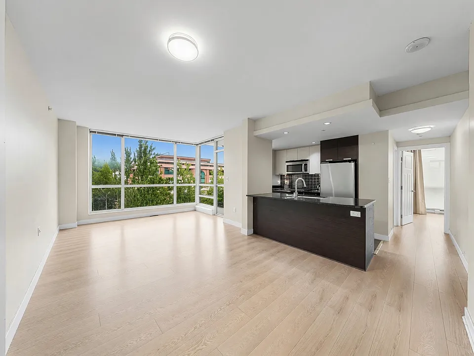2968 Glen Dr #605