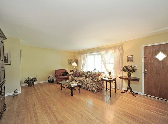 2nd image of 1214 Sherwood Dr