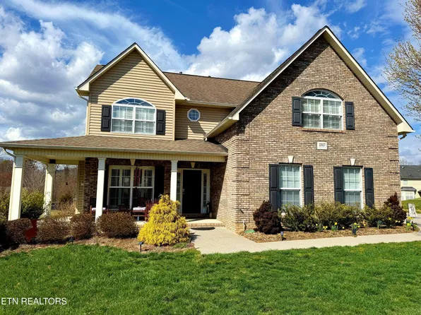 2327 Autumn Knoll Dr, Knoxville, TN 37920