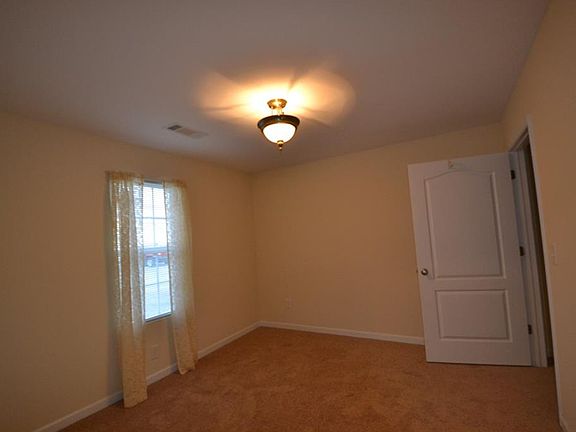 4th image of 25 Brittany Ct
