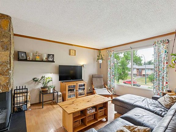 5th image of 107 E Bermuda Dr NW
