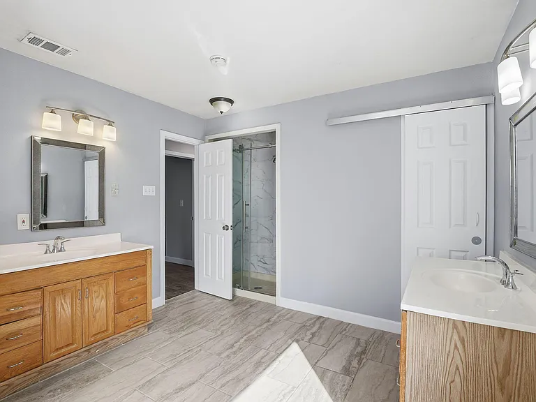 U/S Shared bathroom