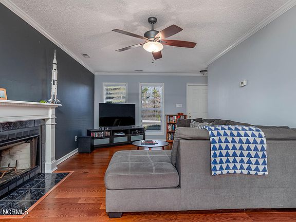 5th image of 416 Whirlaway Boulevard