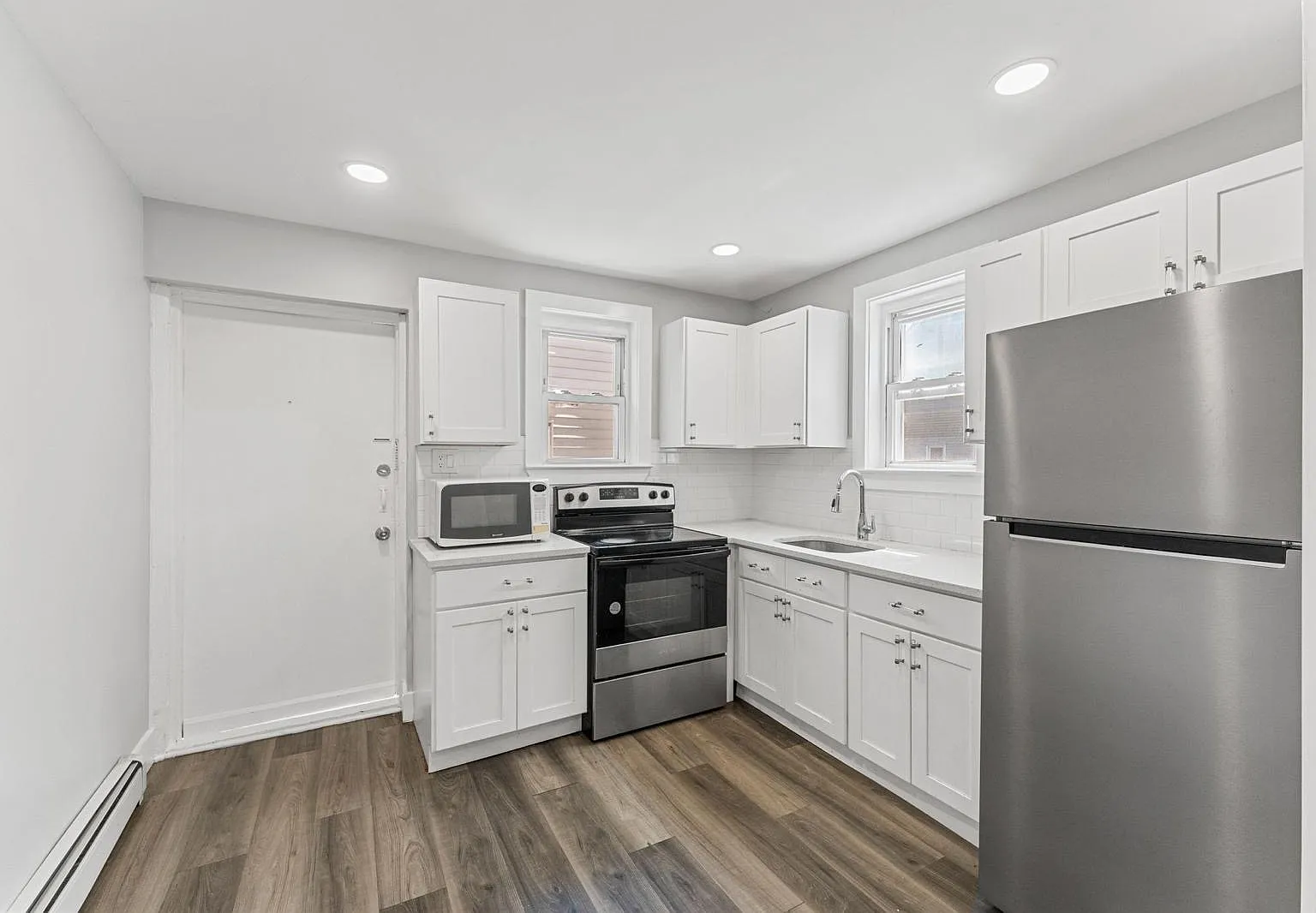 4 bed, $3,100 — Photo 1