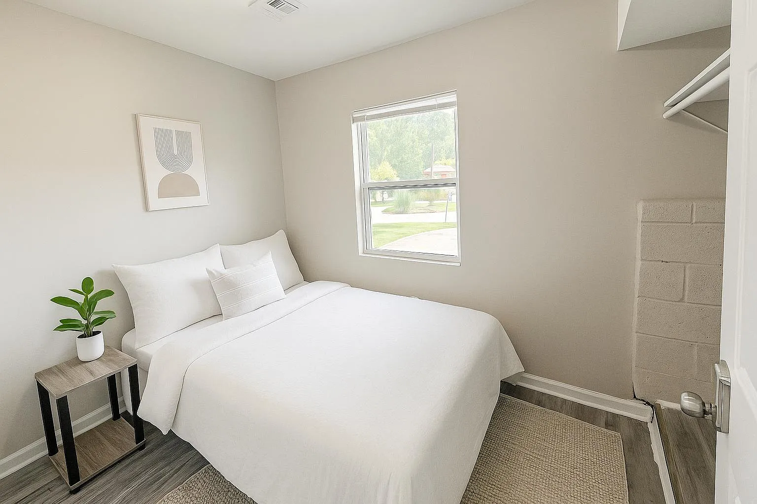 4 bed, 4.0 bath, 2100 sqft, $628 — Photo 1