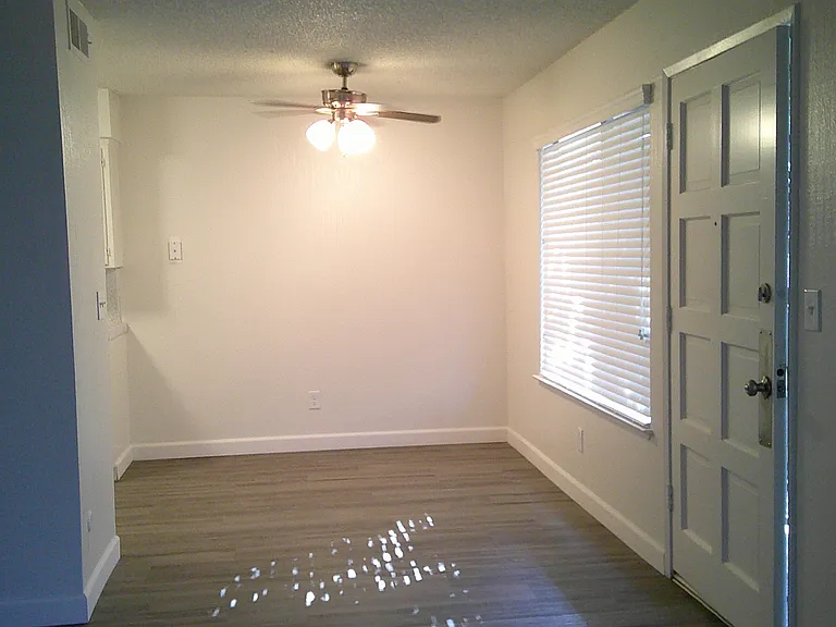 5053 N Roosevelt Ave #202 — Photo 2