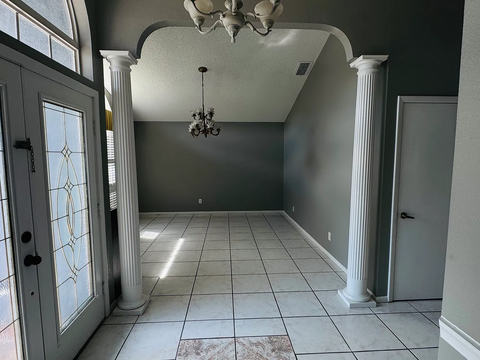 3 bed, 1948 sqft, $3,000 — Photo 4