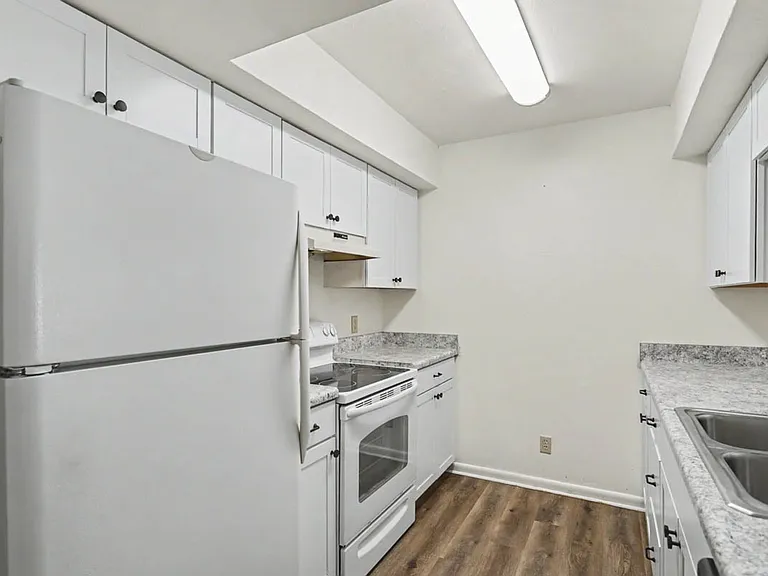 3890 Staffordshire Ln — Photo 7