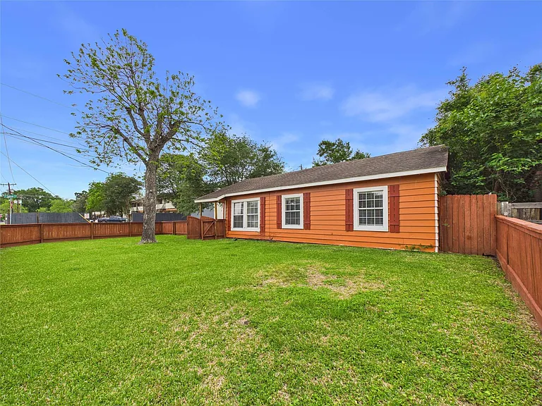 1213 W Sidnor St — Photo 10