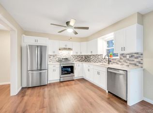 28 Beacon St, Shirley, NY 11967