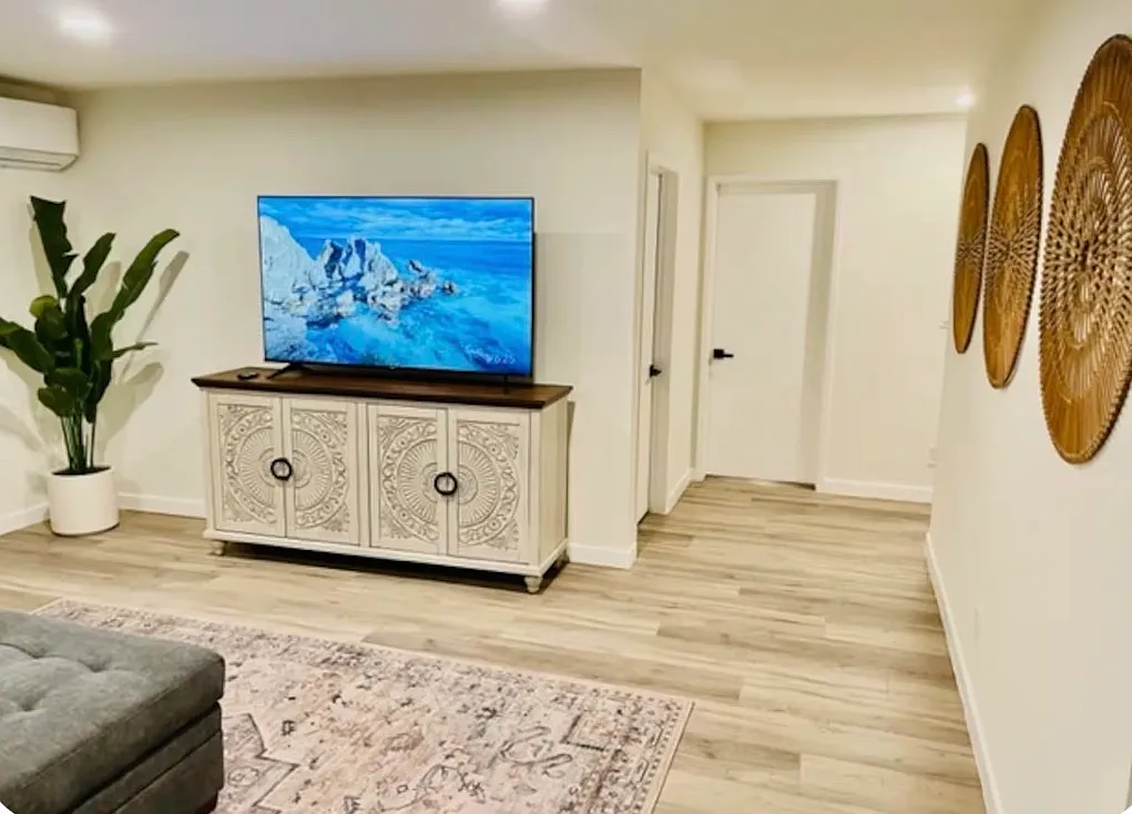 2 bed, 1100 sqft, $4,500 — Photo 2