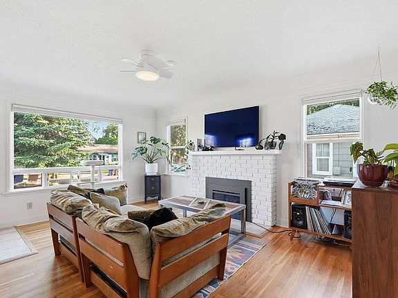 4th image of 2808 W Upton Ave
