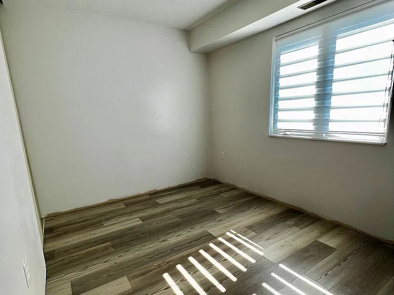 858 Commissioners Rd E #905 — Photo 10