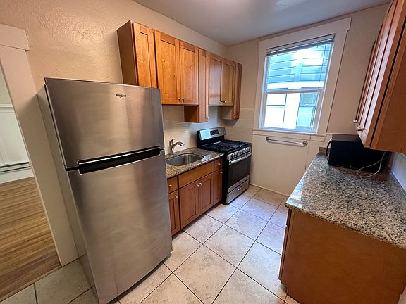 2nd image of 1620 Leavenworth St #7