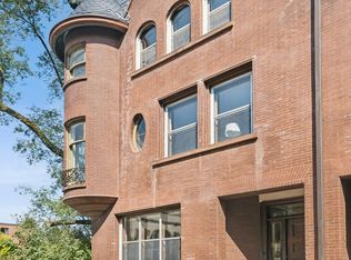 858 W Chalmers Pl, Chicago, IL 60614