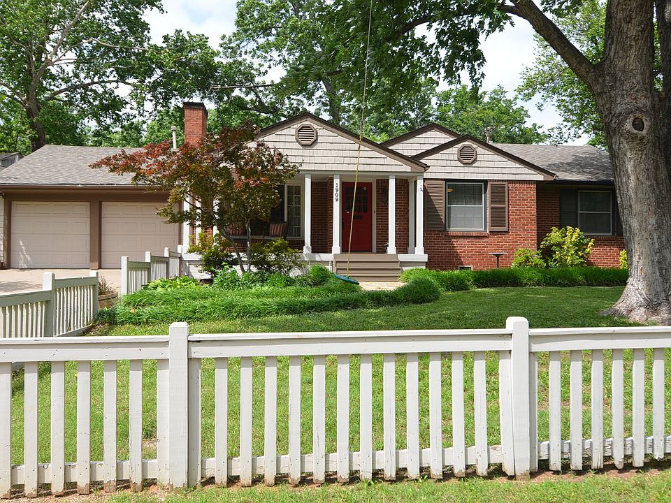 Cozy white picket fence