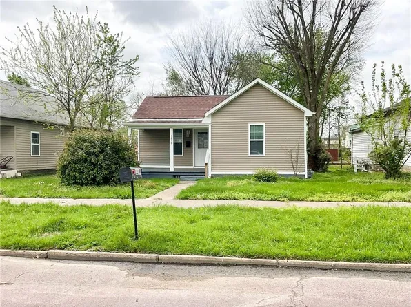 1216 E 4th St, Sedalia, MO 65301