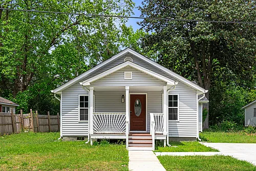 565 Louis St Photo 1