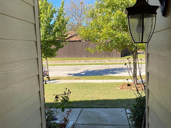 2nd image of 2216 Lockwood Dr