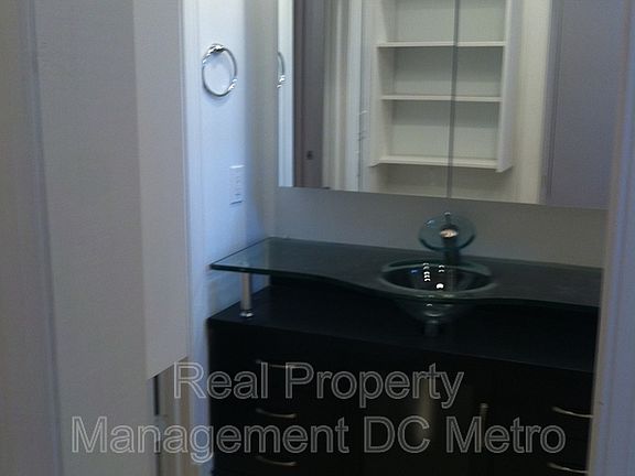 4th image of 2131 Newport Pl NW #1