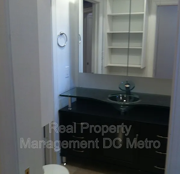 2131 Newport Pl NW #1 — Photo 4