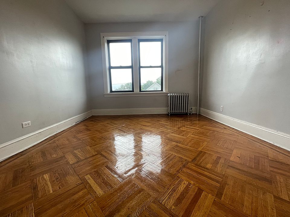 2nd image of 23-25 W 33rd St #31E