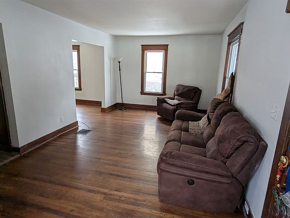 4th image of 55 Mason Ave