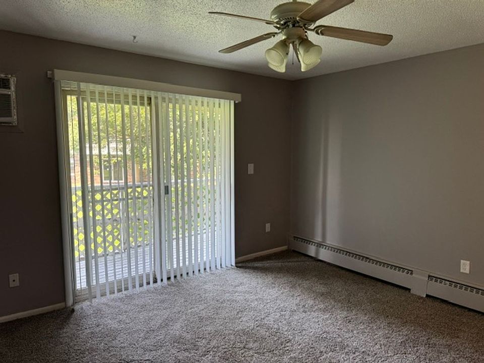 1st image of 307 N Prairieview Rd #502-5
