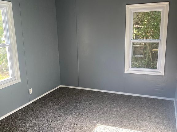 3rd image of 910 N Pesotum Ave