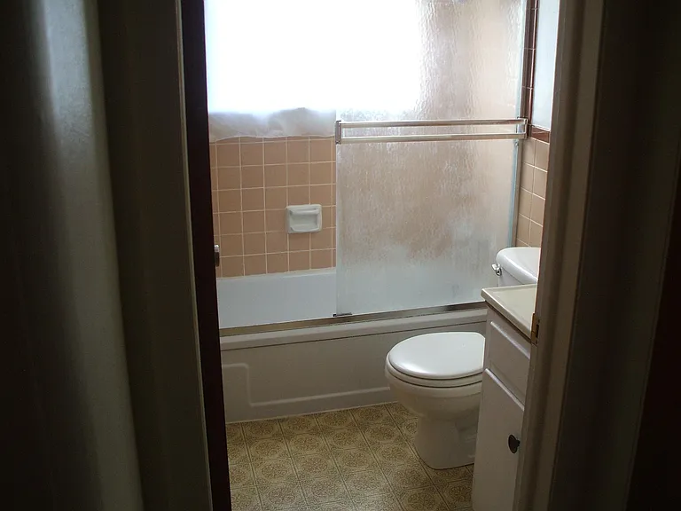 1104 Alford St — Photo 4