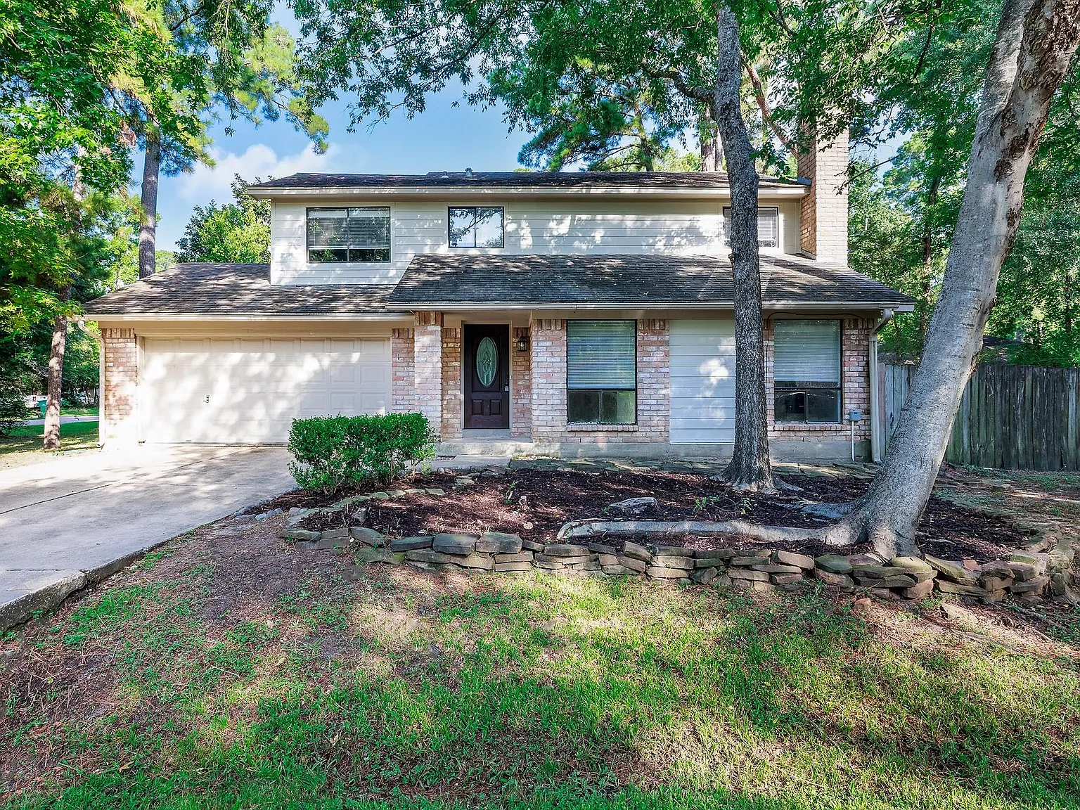 4 bed, 2.5 bath, 1978 sqft, $2,300 — Photo 1