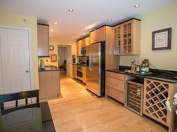 4th image of 607 Bird Ave #B