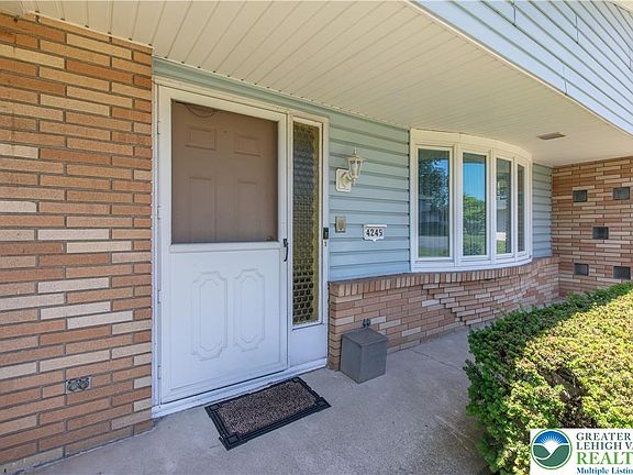 2nd image of 4245 Windsor Pl