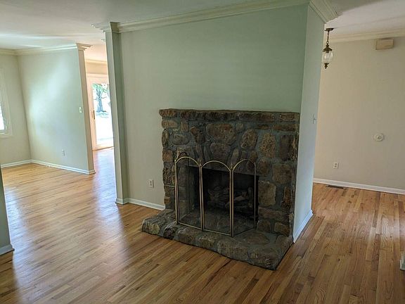 3rd image of 3543 Saint Andrews Dr