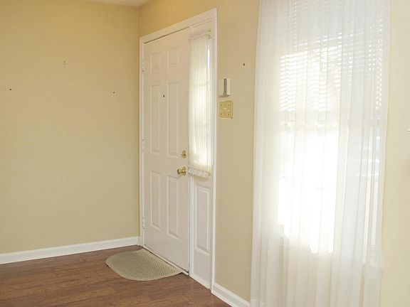 5th image of 901 Sweetwater Dr