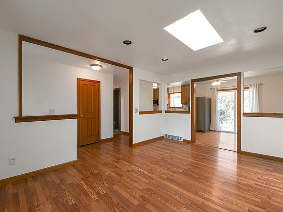 4th image of 2514 N Franklin Ave