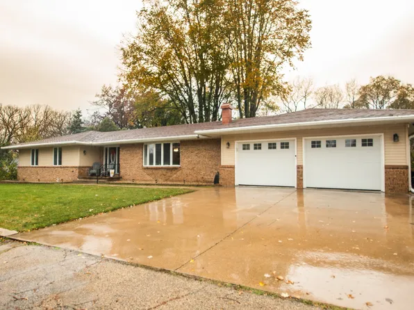 1955 Diana Ct, Dixon, IL 61021