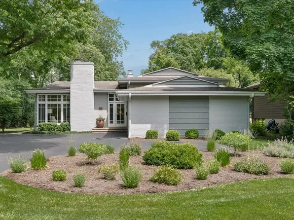 771 Strawberry Hill Dr, Glencoe, IL 60022