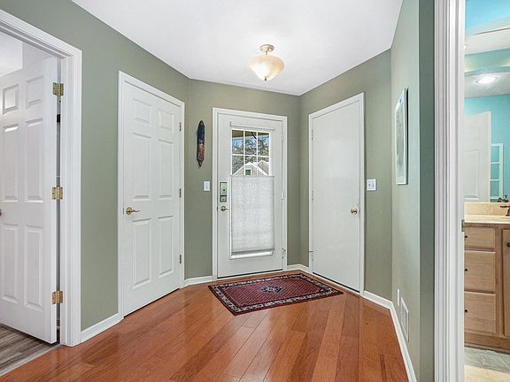 3rd image of 326 Timberlake Dr E
