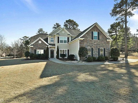 2nd image of 14 Rosebay Ln