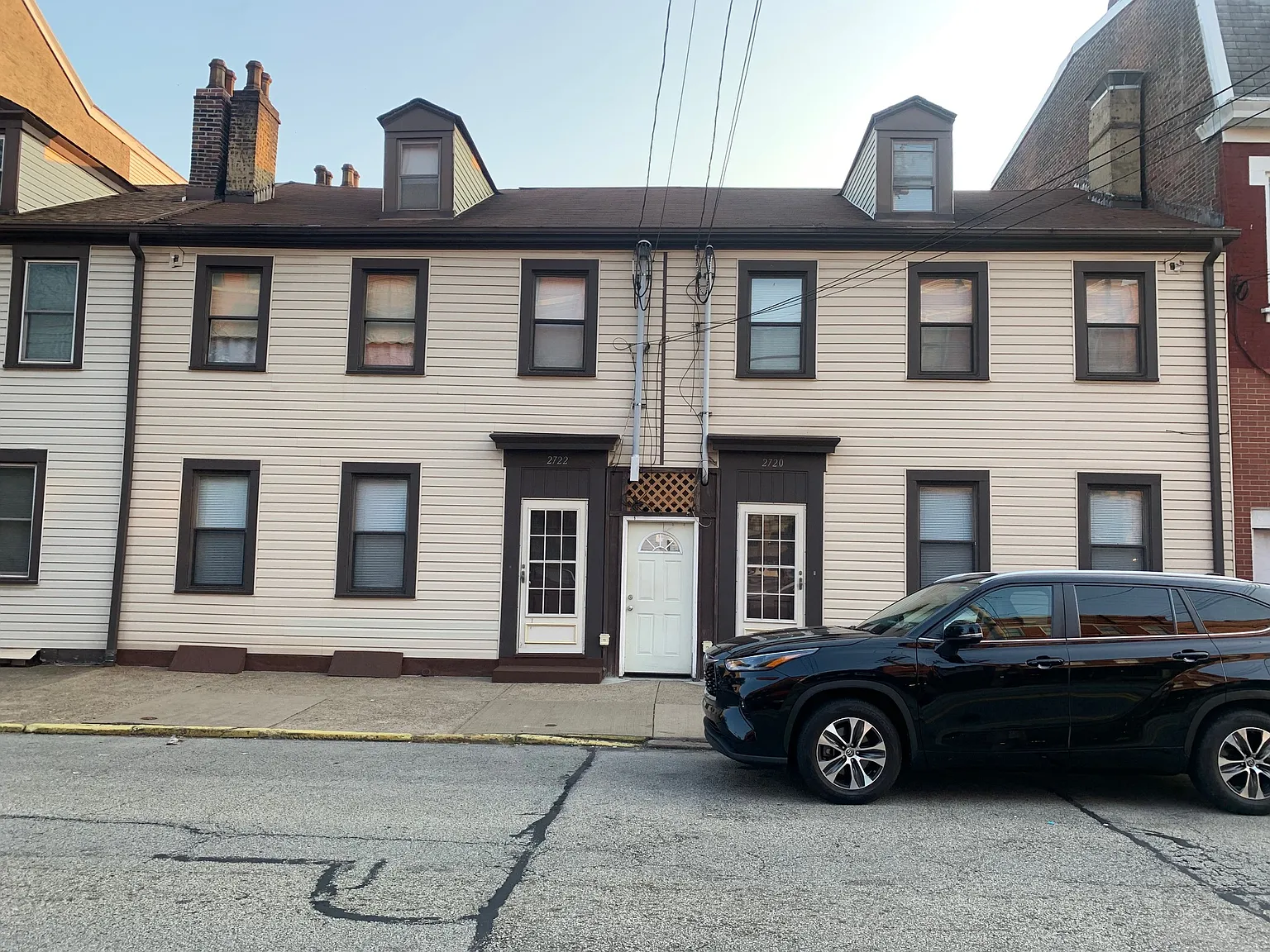 2720 Sarah St photo 1